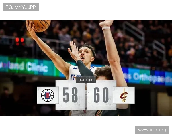 [NBA]范弗里特推反击 追身三分一箭穿心.